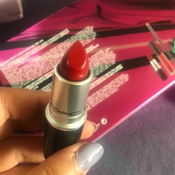 Full size red lips / Mac pretty things set FINAL SALE - Picture 7 of 7